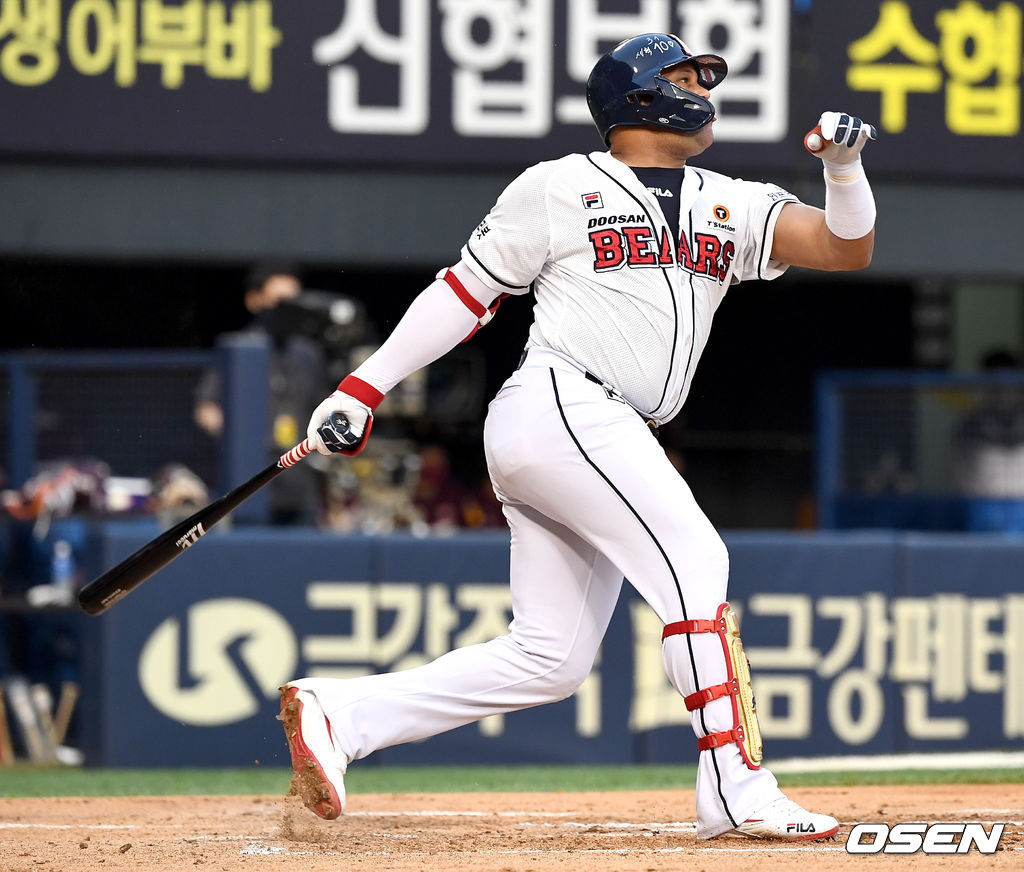 2회말 무사 1루 상황 두산 페르난데스가 추격의 우중간 투런포를 날리고 있다. / dreamer@osen.co.kr