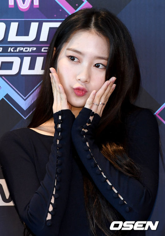 오마이걸 지호가 포토타임을 하고 있다. /dreamer@osen.co.kr