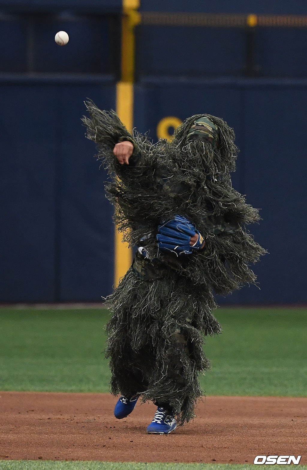 1회초 양신팀 원태인이 1루로 송구하고 있다. /youngrae@osen.co.kr 