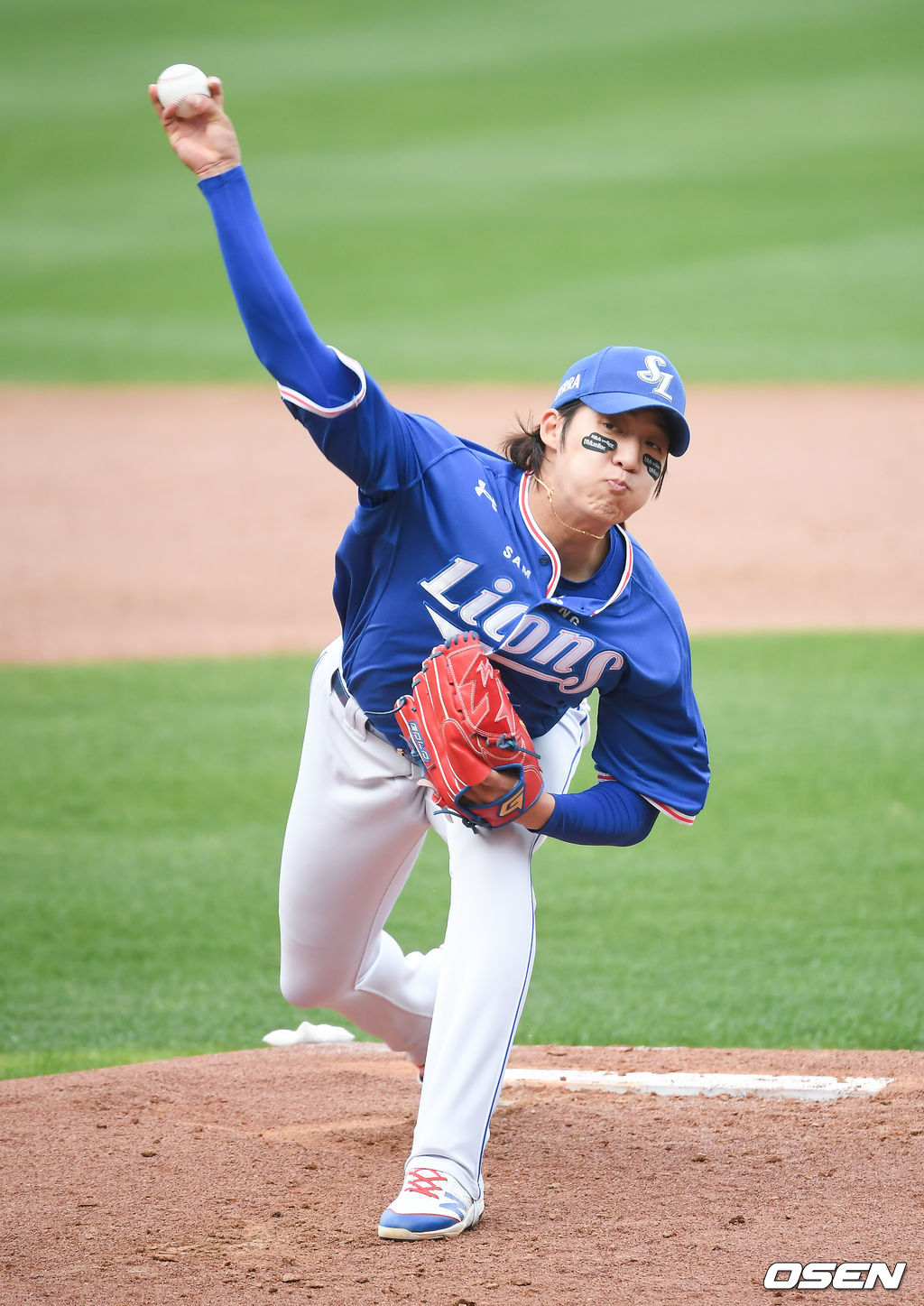 24일 광주기아챔피언스필드에서 '2021 신한은행 SOL KBO 리그' KIA 타이거즈와 삼성 라이온즈의 경기가 진행됐다.1회말 삼성 선발투수 원태인이 역투하고 있다. / soul1014@osen.co.kr
