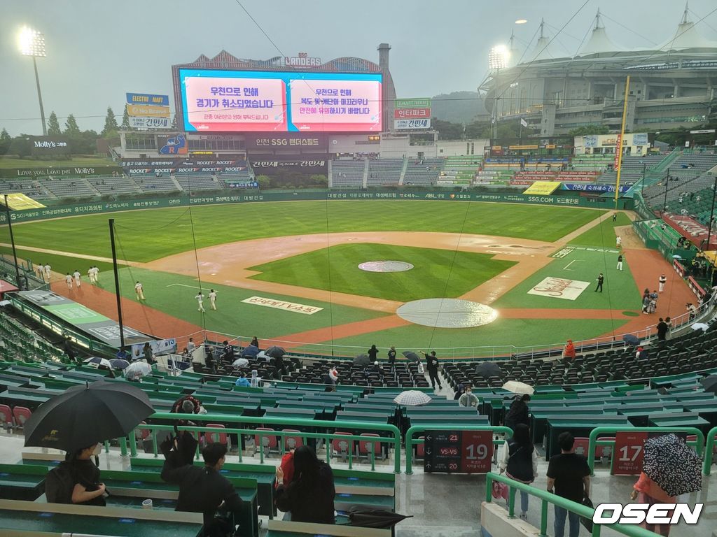 우천 취소가 된 인천 SSG-두산의 시즌 5차전. /knightjisu@osen.co.kr