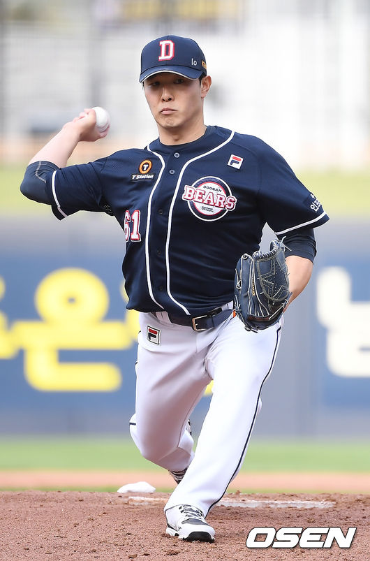 1회말 두산 최원준이 역투하고 있다. /youngrae@osen.co.kr