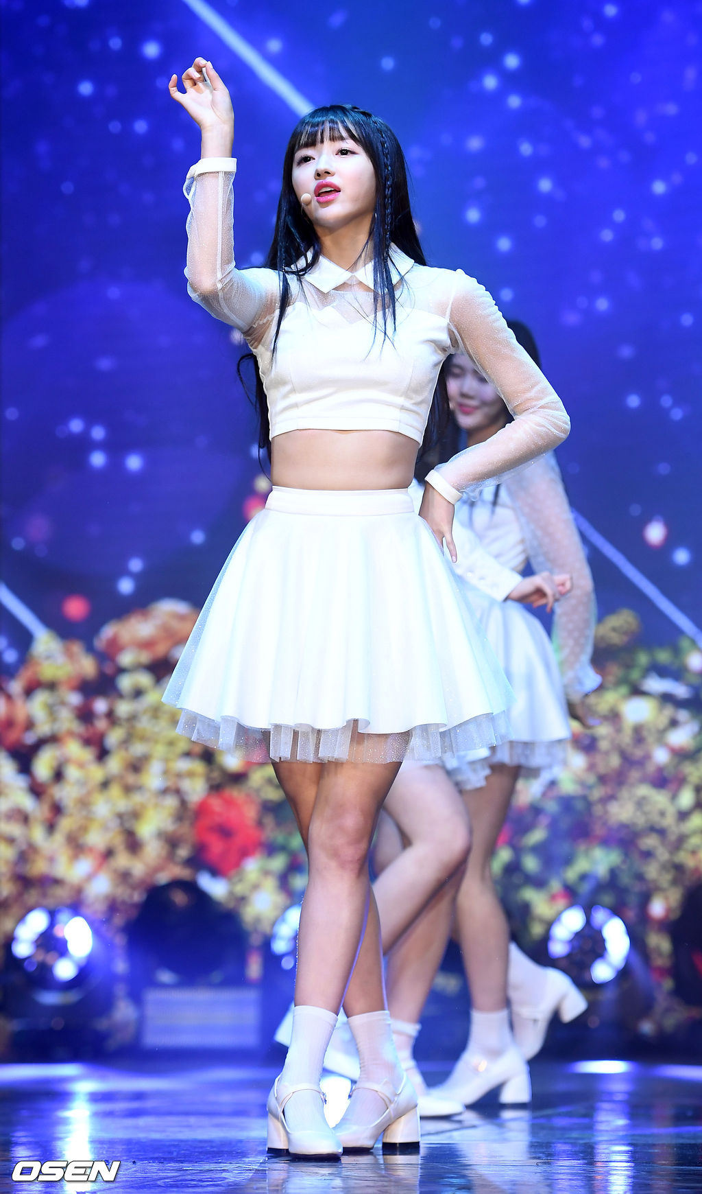 오마이걸 유아가 화려한 무대를 선보이고 있다./rumi@osen.co.kr