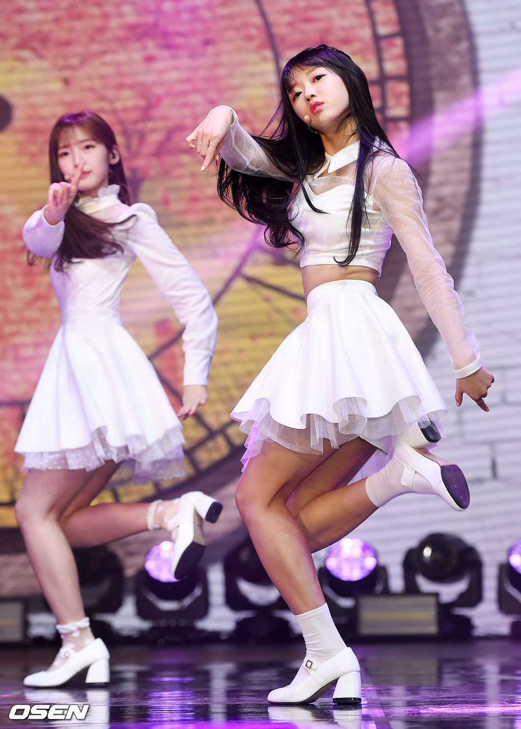 오마이걸 멤버들이 화려한 무대를 선보이고 있다./rumi@osen.co.kr
