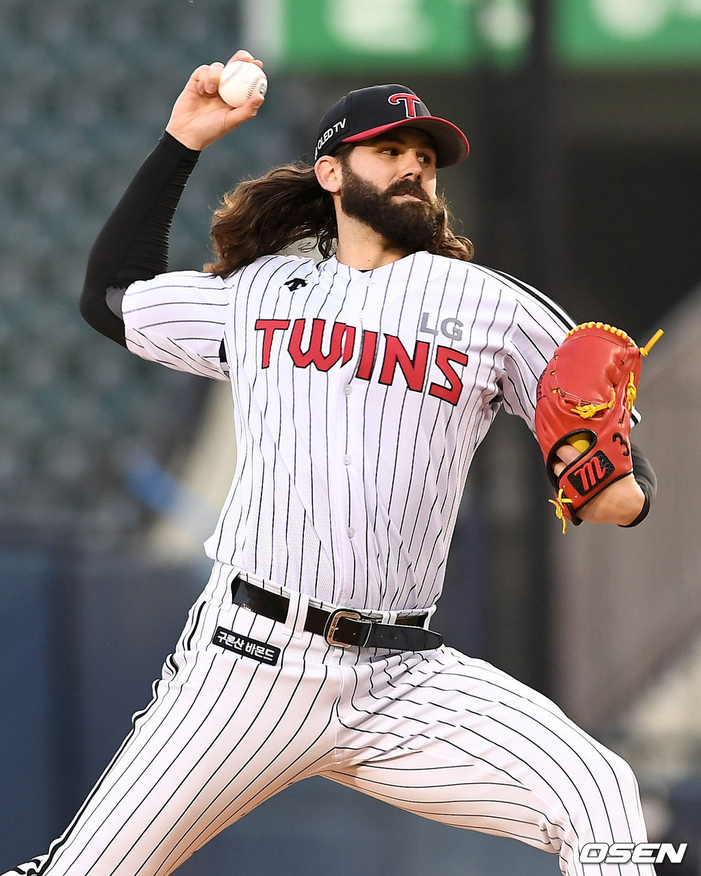 LG 선발 켈리가 힘차게 공을 뿌리고 있다. / dreamer@osen.co.kr