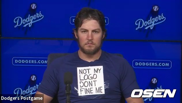 [사진] 지난 16일(한국시간) 마이애미 말린스와의 경기를 마친 뒤 화상 인터뷰를 하고 있는 LA 다저스의 트레버 바우어. <LA 다저스 구단 제공 영상 캡처>