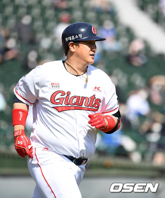 210418 롯데 이대호 /sunday@osen.co.kr