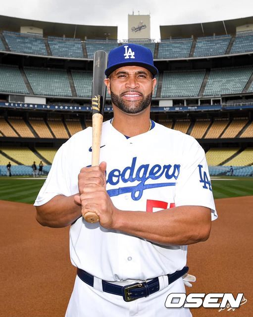 [사진] LA 다저스가 SNS를 통해 18일(한국시간) 공개한 알버트 푸홀스 사진 <LA 다저스 페이스북 캡처> 