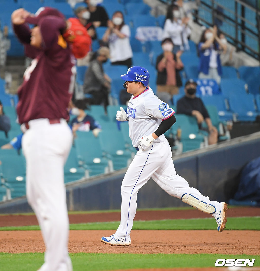 3회말 삼성 선두타자 오재일이 재역전 솔로홈런을 날리고 베이스를 돌고 있다 / soul1014@osen.co.kr