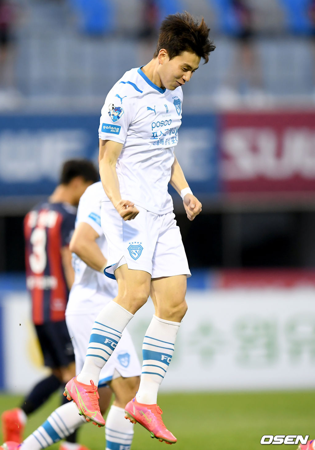 전반 포항 임상협이 선취골을 넣은 뒤 세레모니를 하고 있다. /ksl0919@osen.co.kr