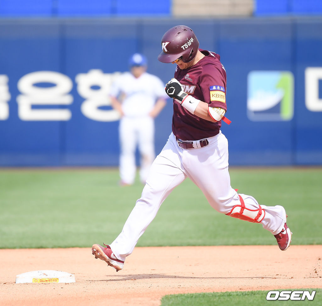 19일 대구삼성라이온즈파크에서 ‘2021 신한은행 SOL KBO리그’ 삼성 라이온즈와 키움 히어로즈가 진행됐다.6회초 2사 1루 키움 박동원이 3연타석 홈런을 날리고 베이스를 돌고 있다. / soul1014@osen.co.kr