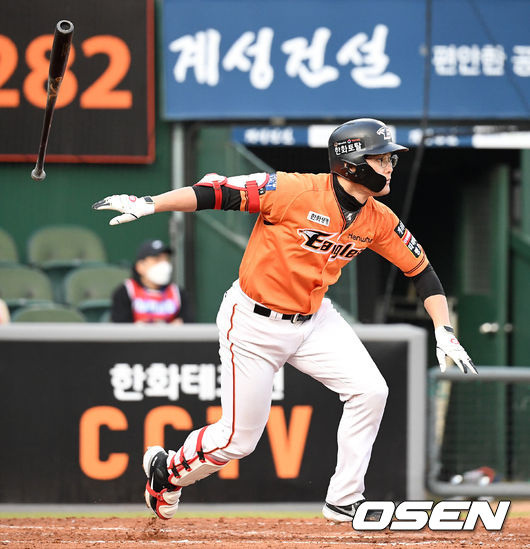 3회말 2사 1,2루에서 한화 이성열이 1타점 중전 적시타를 날리고 있다.  /jpnews@osen.co.kr