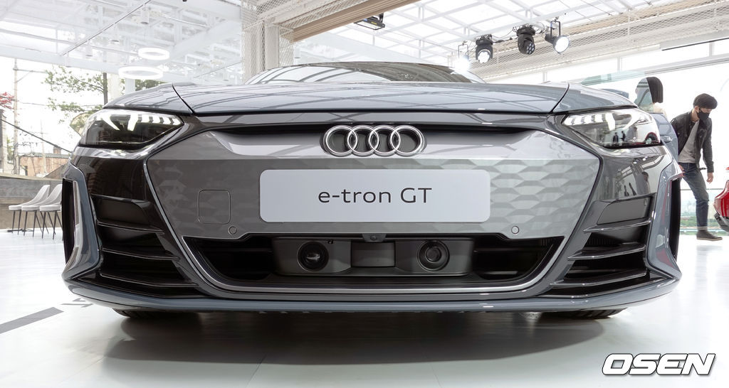 아우디 e-트론 GT. 