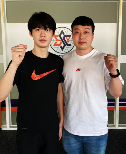 입단 첫 해 태극마크를 가슴에 달게 된 스피드스케이팅의 정선교(왼쪽)와 문준 코치