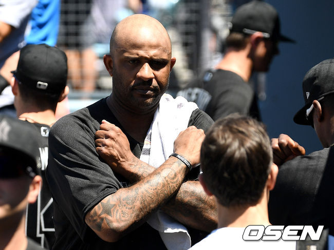 양키스 선발 CC 사바시아가 동료들과 세리머니를 하고 있다. /dreamer@osen.co.kr