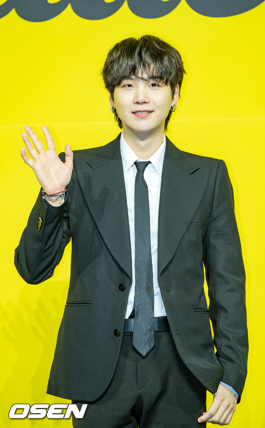 방탄소년단(BTS) 슈가가 무대 위에서 포토타임을 갖고 있다./ rumi@osen.co.kr