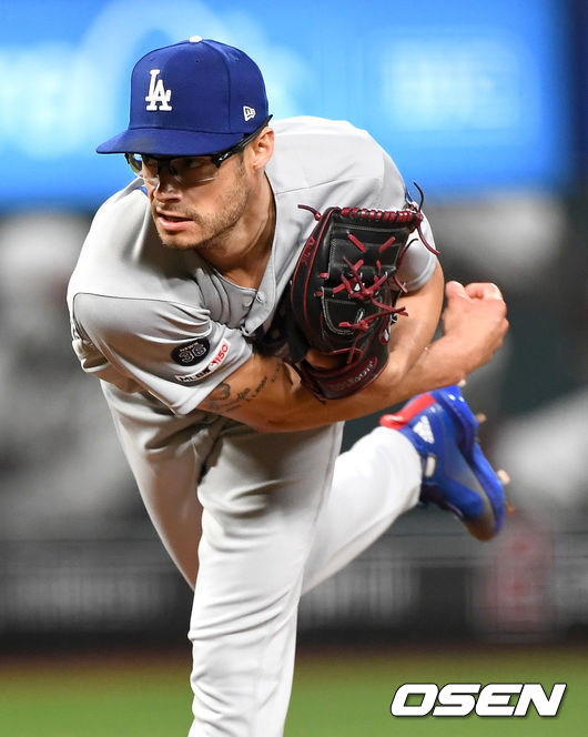 6회말 무사 1루 상황 다저스 투수 조 켈리가 마운드에 올라 힘차게 공을 뿌리고 있다. /dreamer@osen.co.kr