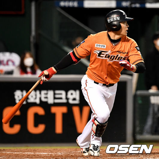 3회말 1사 2, 3루 상황 한화 정은원이 선제 1타점 적시타를 날리고 있다. / dreamer@osen.co.kr