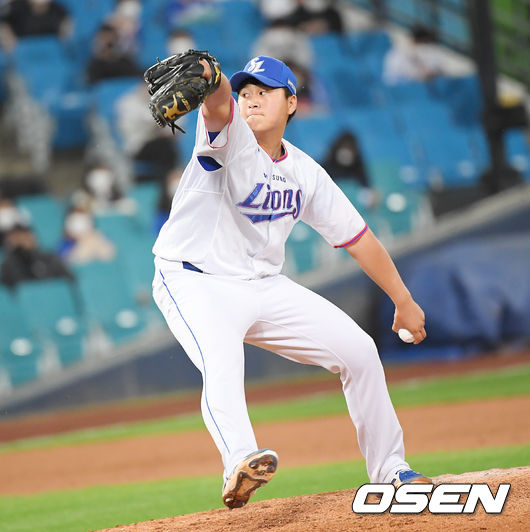 21일 대구삼성라이온즈파크에서 ‘2021 신한은행 SOL KBO리그’ 삼성 라이온즈와 KIA 타이거즈의 경기가 진행됐다.7회초 2사 2루 삼성 이승현이 역투하고 있다 /  soul1014@osen.co.kr