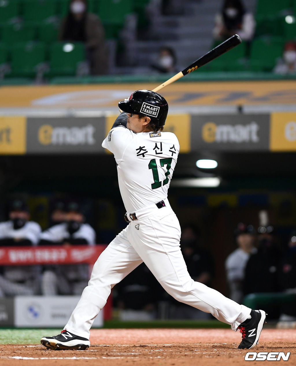 21일 인천 SSG 랜더스필드에서 열린 ’2021 신한은행 SOL KBO 리그' SSG 랜더스와 LG 트윈스의 경기, 9회말 1사 1루에서 SSG 추신수가 우전 안타를 치고 있다. /sunday@osen.co.kr