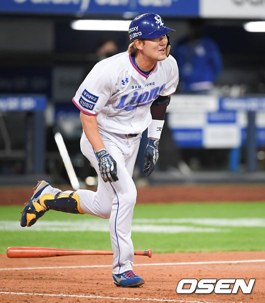 21일 대구삼성라이온즈파크에서 ‘2021 신한은행 SOL KBO리그’ 삼성 라이온즈와 KIA 타이거즈의 경기가 진행됐다.6회말 2사 1,2루 삼성 김상수가 1타점 적시타를 날린뒤 미소 짓고 있다. / soul1014@osen.co.kr