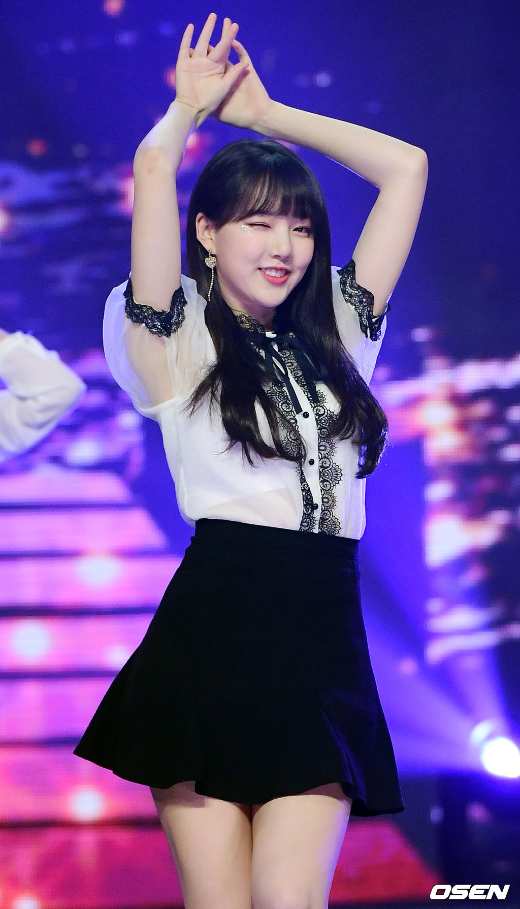16일 오후 경기도 고양시 인산동구 MBC드림센터에서 진행된 MBC 뮤직 '쇼 챔피언(Show Champion)' 생방송서 여자친구 예린이 화려한 무대를 선보이고 있다./ rumi@osen.co.kr