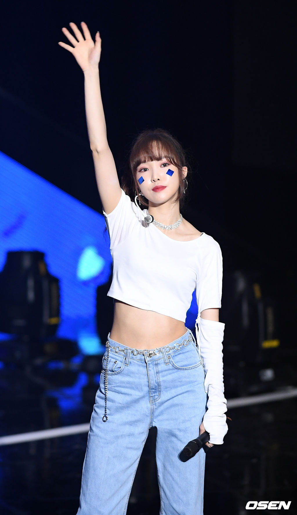 더쇼 생방송에서 여자친구가 더쇼 1위에 선정되고 있다. / rumi@osen.co.kr