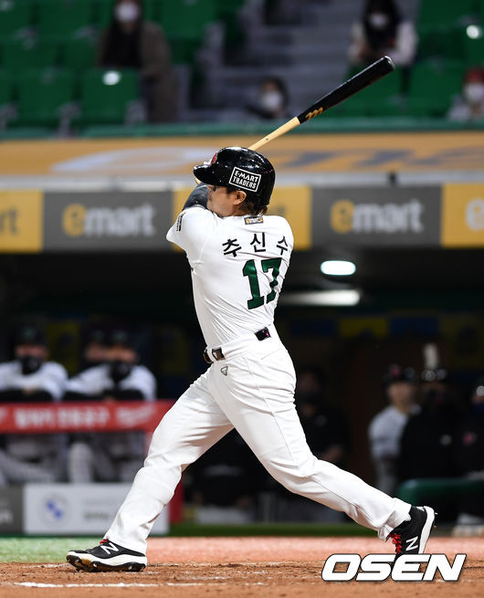 9회말 1사 1루에서 SSG 추신수가 우전 안타를 치고 있다. /sunday@osen.co.kr