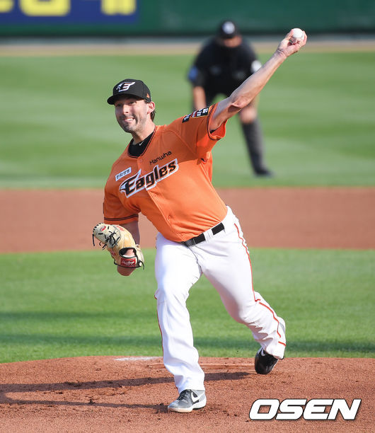 1회초 한화 선발투수 카펜터가 역투하고 있다.  / soul1014@osen.co.kr