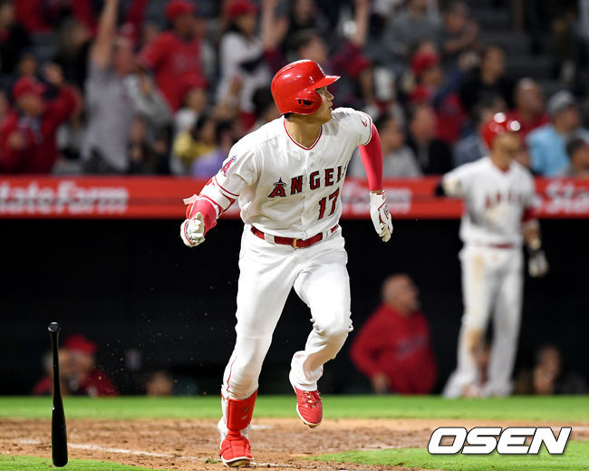 에인절스 오타니가 8회말 1사 주자없는 상황 좌월 역전 솔로포를 날리고 있다. /dreamer@osen.co.kr