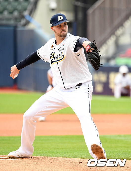 1회초 두산 로켓이 역투하고 있다. /jpnews@osen.co.kr