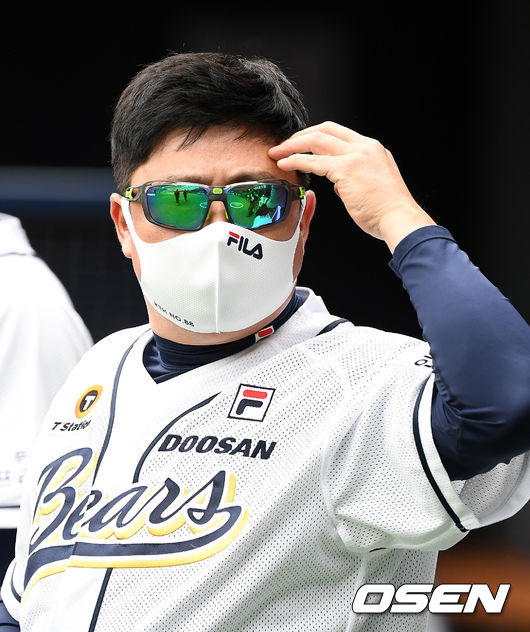 두산 김태형 감독이 경기를 준비하고 있다. /jpnews@osen.co.kr