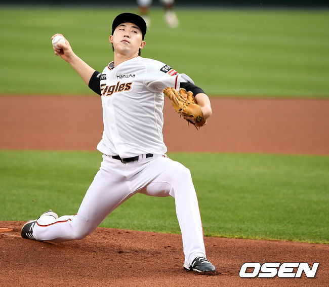 한화 배동현이 역투하고 있다. /youngrae@osen.co.kr