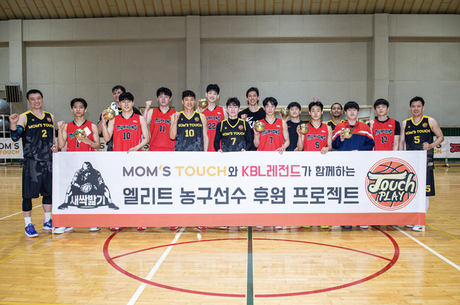 [사진] ‘새싹밟기2’ 여정을 보내고 있는 KBL(한국프로농구) 레전드들이 이번엔 울산 무룡고등학교를 찾았다. / H ENT 제공