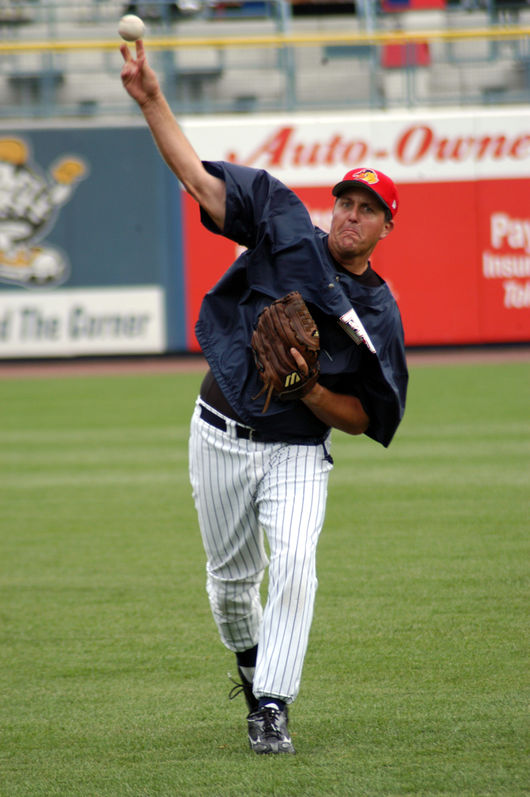 [사진] 지난 2003년 톨리도 머드 헨스에서 훈련하던 시절의 필 미켈슨. <톨리도 머드 헨드 공식 트위터 캡처>