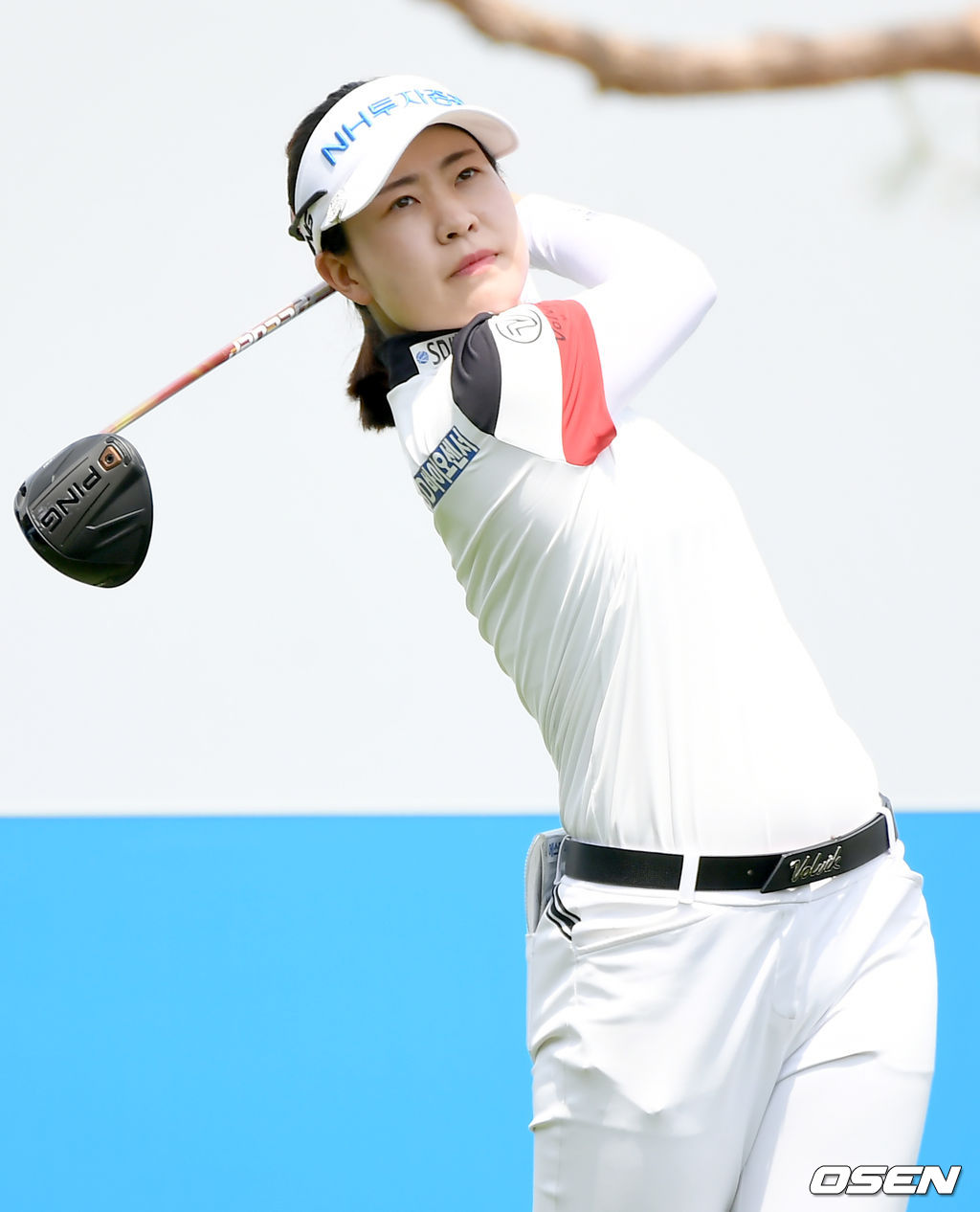 1번홀 박민지가 티샷을 하고 있다./ksl0919@osen.co.kr