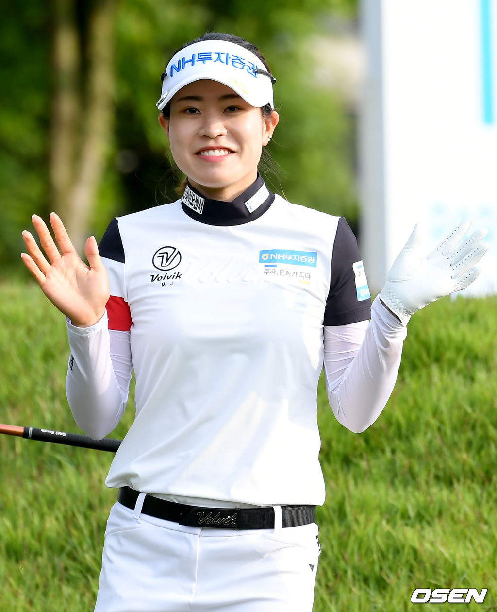 1번홀 박민지가 티샷을 마친 뒤 이동하고 있다. /ksl0919@osen.co.kr