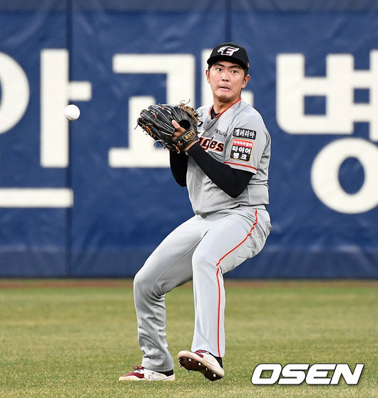 13일 대구 삼성라이온즈파크에서 ’2021 신한은행 SOL KBO 리그' 삼성 라이온즈와 한화 이글스의 경기가 열렸다.1회말 무사 만루에서 한화 임종찬이 삼성 이원석의 타구를 놓치고 있다. /sunday@osen.co.kr