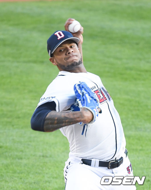 1회초 두산 선발투수 미란다가 역투하고 있다./ soul1014@osen.co.kr