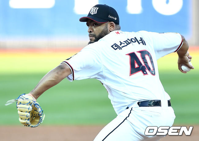 1회초 KT 선발 데스파이네가 힘차게 공을 뿌리고 있다. / dreamer@osen.co.kr