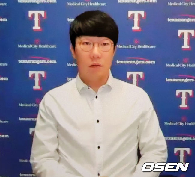 [사진] 텍사스의 양현종이 26일(한국시간) 에인절스타디움에서 벌어진 LA 에인절스와의 경기를 마친 뒤 화상 인터뷰를 하고 있다. <텍사스 레인저스 구단 제공 영상 캡처>