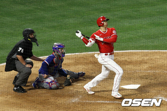 [OSEN=애너하임, 이사부 통신원]4회말 2사 1,3루에서 에인절스 오타니가 우월 스리런포를 날리고 있다. /lsboo@osen.co.kr