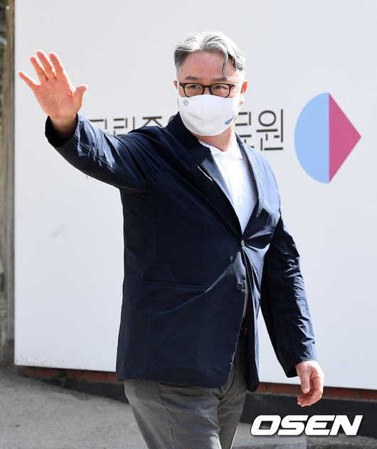 김경문 감독이 접종을 위해 국립중앙의료원에 들어서고 있다. /jpnews@osen.co.kr