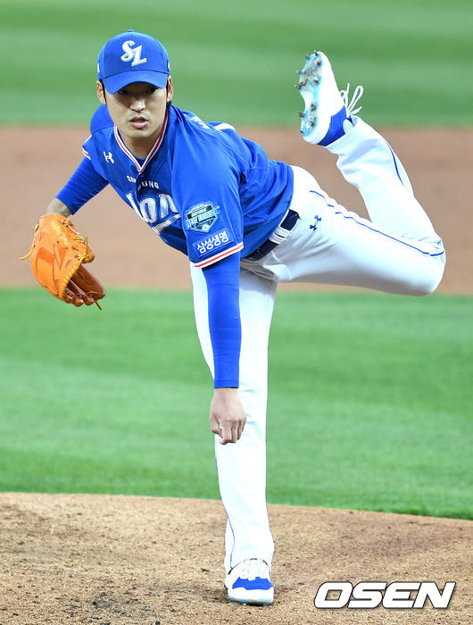 12일 오후 서울 고척스카이돔에서 ‘2021 신한은행 SOL KBO리그’ KT 위즈와 삼성 라이온즈의 경기가 열렸다.삼성 선발 백정현이 힘차게 공을 뿌리고 있다. / dreamer@osen.co.kr