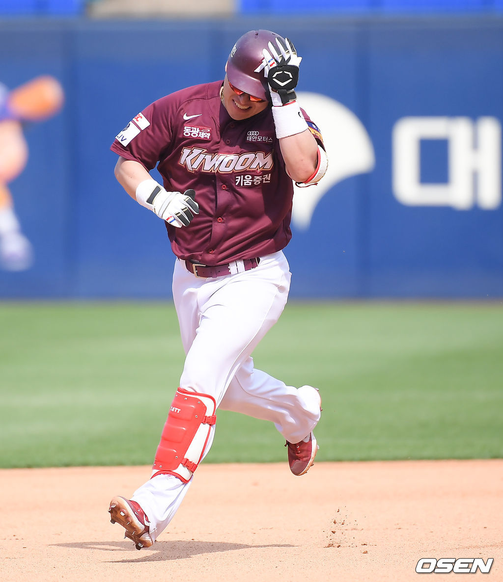 19일 대구삼성라이온즈파크에서 ‘2021 신한은행 SOL KBO리그’ 삼성 라이온즈와 키움 히어로즈가 진행됐다.6회초 2사 1루 키움 박동원이 3연타석 홈런을 날리고 베이스를 돌고 있다. / soul1014@osen.co.kr