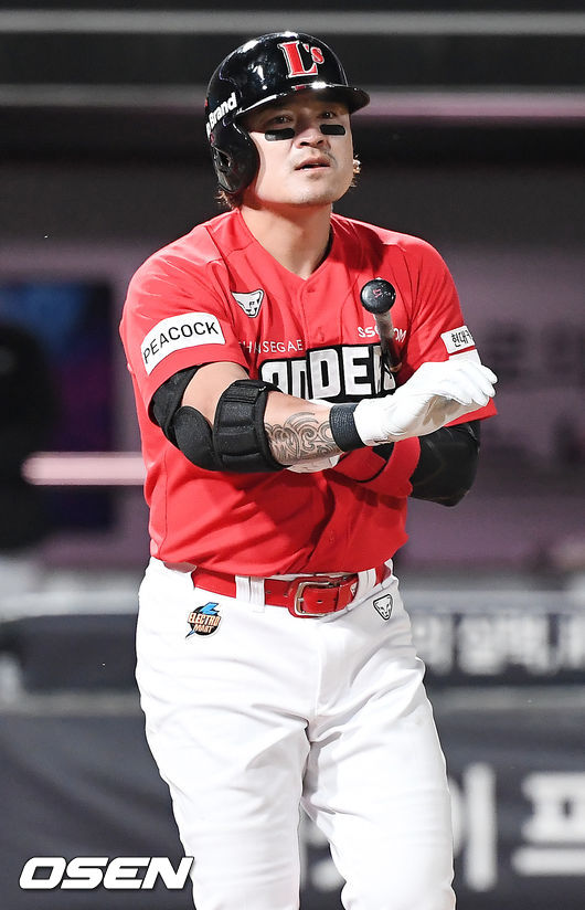 8회초 2사 주자 1,2루 SSG 추신수가 타석에서 볼넷을 골라내며 출루하고 있다./ rumi@osen.co.kr