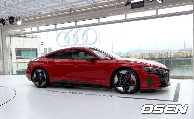 아우디 RS e-트론 GT. 
