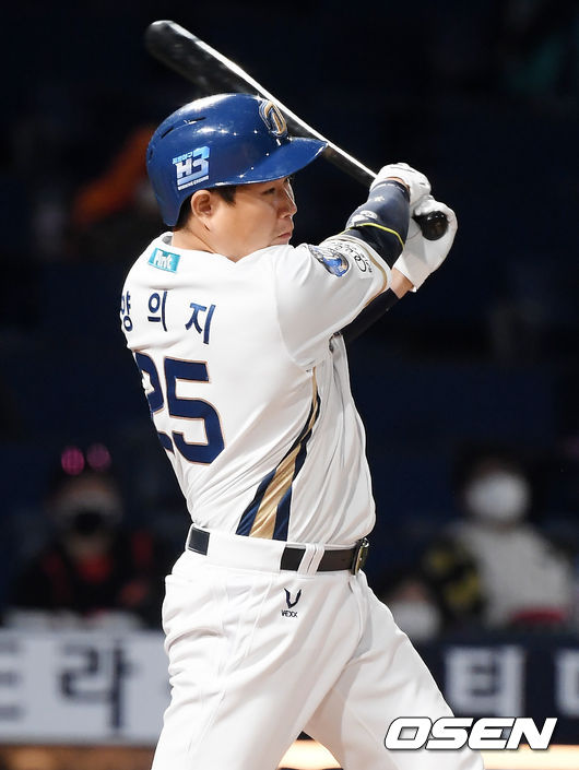 6회말 무사 주자 2루 NC 양의지가 좌중간 1타점 적시타를 날리고 있다./rumi@osen.co.kr
