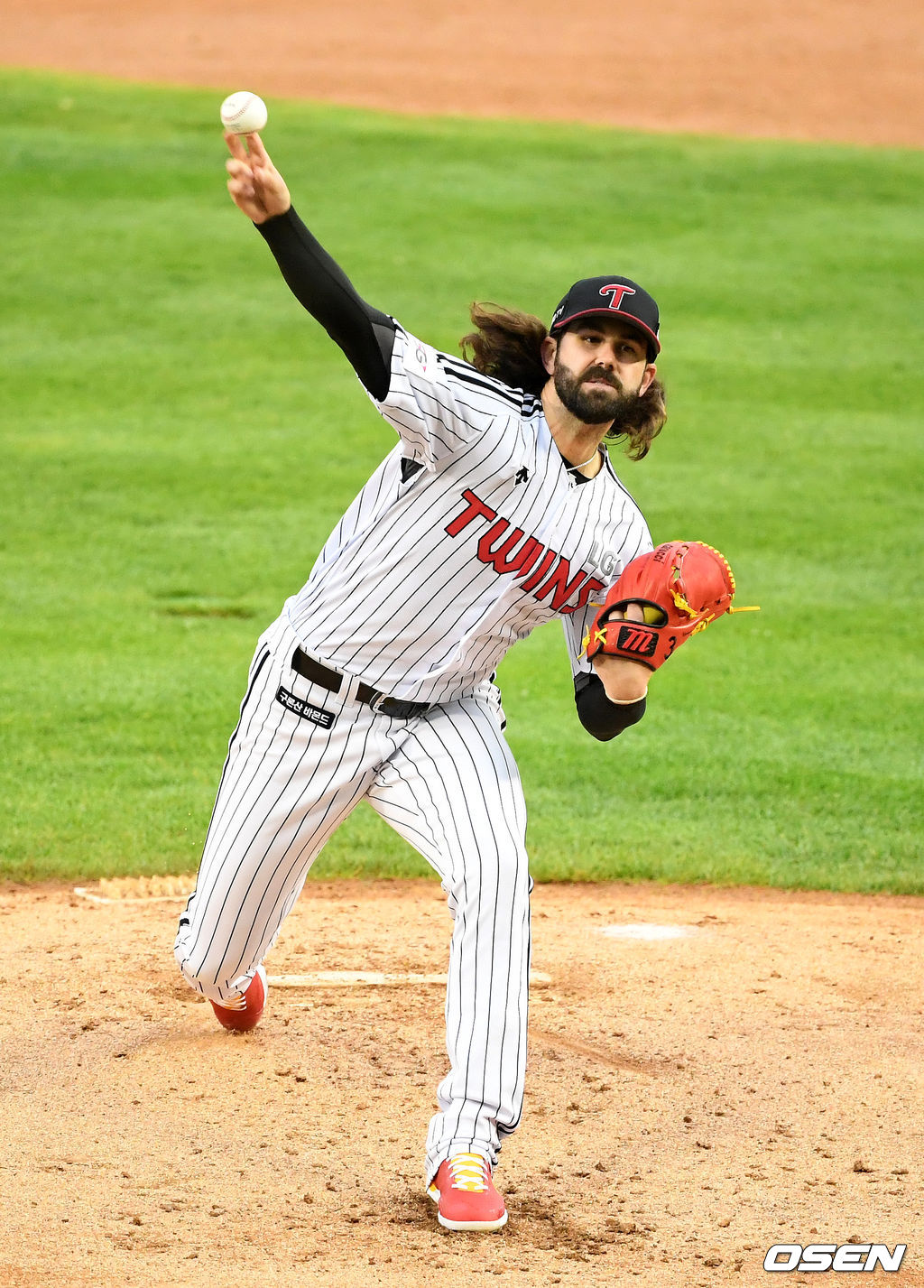 LG 켈리가 역투하고 있다. /jpnews@osen.co.kr