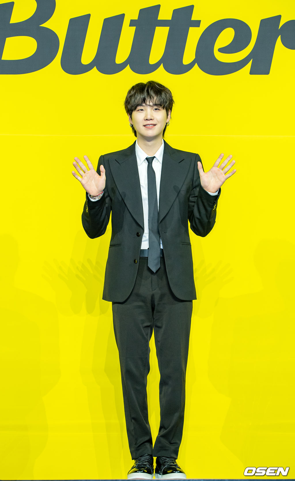 방탄소년단(BTS) 슈가가 무대 위에서 포토타임을 갖고 있다./ rumi@osen.co.kr